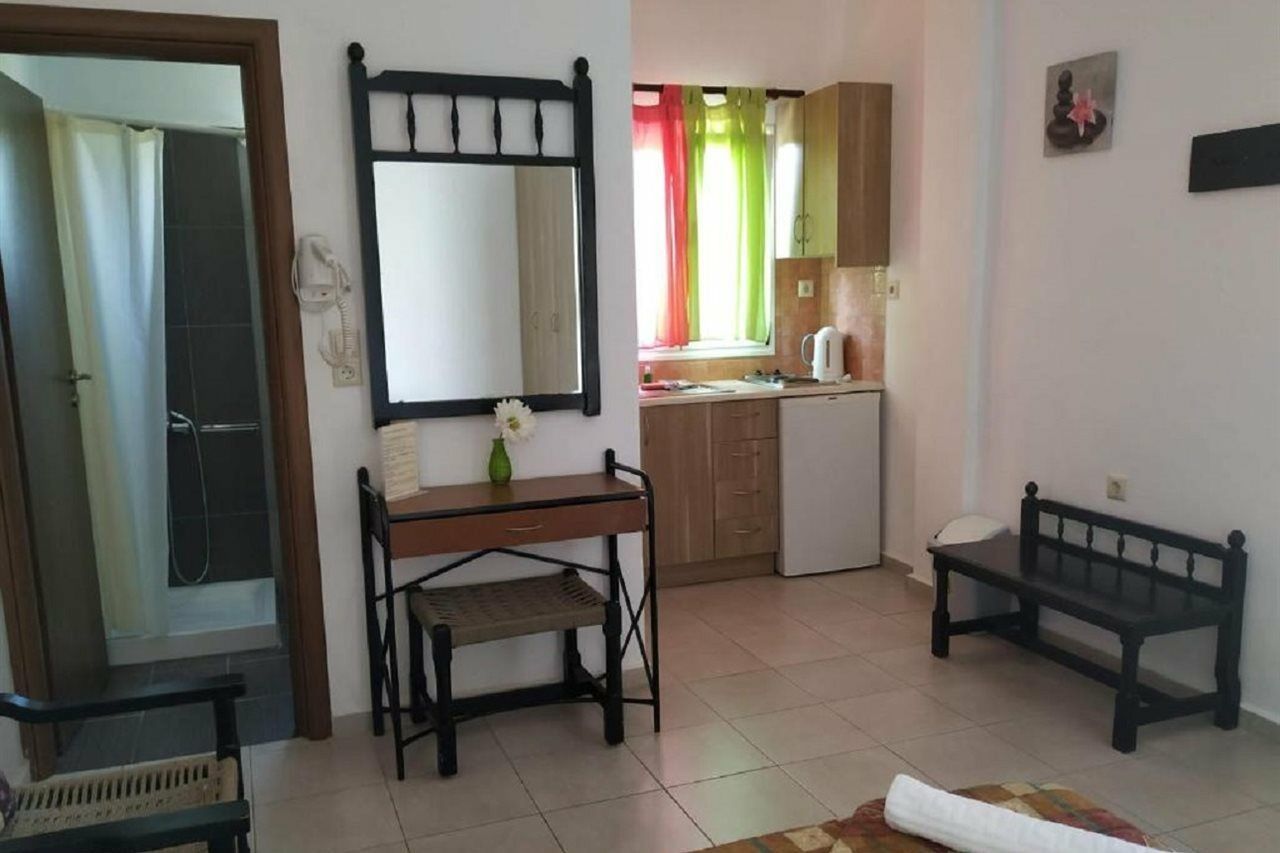 Pardalakis Studios Gerani  Екстер'єр фото